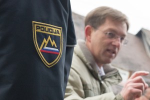 Premier Cerar pozval državljane naj hujskaštvu ne sledijo