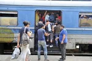 Migranti železniško postajo spremenili v "postajo strahu"