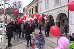 F&#38;V: Pohod z rdečimi baloni