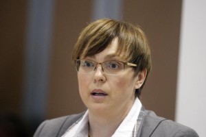 Nataša Pirc Musar se bo danes poskušala znebiti Renate Brunskole