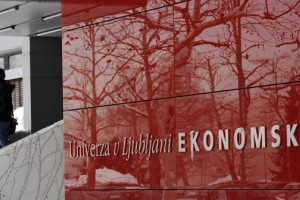 Sodišče odločno: na ekonomski fakulteti morajo vrniti dodatke za pripravljenost