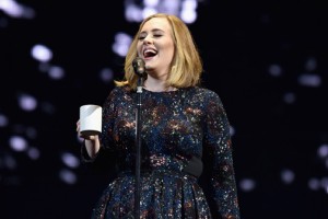 Adele je v Belfastu začela svetovno turnejo