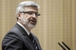 Sodniki so se postavili na stran propadlega politika Jakiča v pravdi proti Reporterju