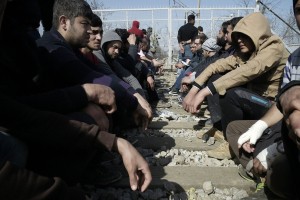 Domačini z Gorjancev so policiji pomagali prijeti Italijanko in Tunizijca, ki so tihotapili migrante