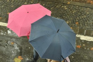 Danes bo oblačno in deževno