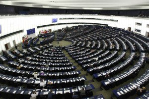 Evropski poslanci opozarjajo: Turčiji ne smemo preprosto izročiti "praznega čeka"