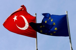 Veljati naj bi začel begunski dogovor med EU in Turčijo