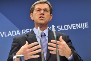 Miro Cerar: Mimo mene se, hvala bogu, sprejema veliko odločitev