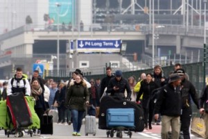 Zgradba bruseljskega letališča kljub poškodbam stabilna