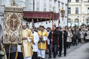 Škofje pri vstajenjskih mašah poudarjali veselje, ki ga prinaša vstajenje