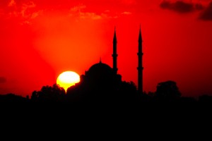 Sodnik prepovedal očetu, da otroka pelje v cerkev, ker je bivša žena muslimanka