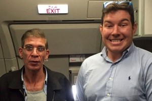 Predrzni Britanec poziral z egiptovskim ugrabiteljem letala