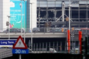 Bruseljsko letališče deloma odprto, prtljago bodo pregledovali že pred vstopom na letališče