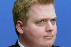 V Panamskih dokumentih več kot 100 politikov, islandskemu premierju že grozi interpelacija