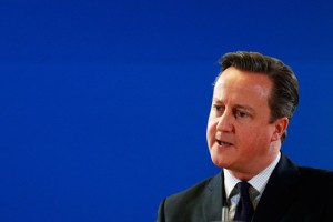Britanski premier Cameron naj ne bi imel lasntiškega deleža v očetovem skladu v davčni oazi