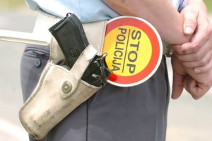 Policista, ki sta ustavila ministra Koprivnikarja, dobila opozorilo pred odpovedjo