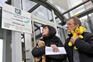 Za 15. uro napovedan shod v podporo starima staršema