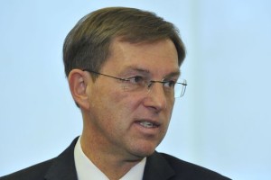 Anketa: Podpora Cerarjevi vladi pada, SDS prva med strankami
