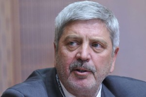 Pri koritu: Šefi Factor banke podeljevali ugodne kredite sebi in sorodnikom