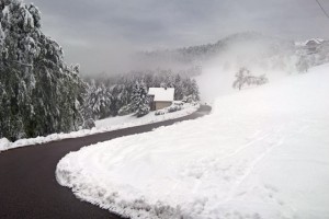 Tako poznega sneženja v Sloveniji ni bilo že desetletja