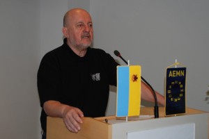 Jelinčičeva SNS na kongres daleč od oči "mrhovinarskih" levih medijev