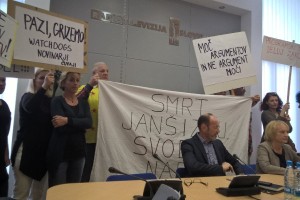 Se jim je zmešalo? Smrt janšizmu na seji programskega sveta RTV Slovenije