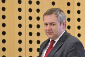 Minister Židan zaradi hepatitisa A hospitaliziran na UKC Maribor