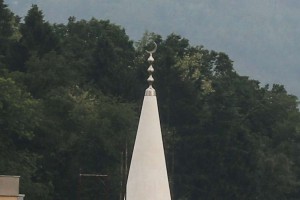 Ljubljana na poti islamizacije: na minaret pritrdili polmesec