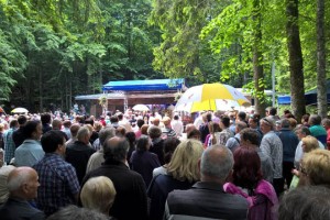 Škof Glavan: Grobišče pod Krenom je simbol vseh 600 prikritih grobišč v Sloveniji