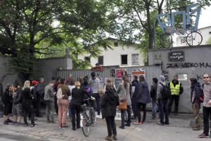FOTO: V Rogu upor proti Jankoviću, varnostniki naj bi "nasilno odvlekli, pretepali, davili" ljudi