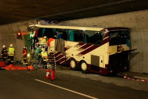 V nesreči šolskega avtobusa v Turčiji 14 mrtvih