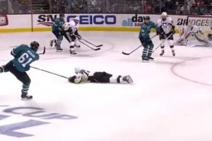 VIDEO: Pingvini zmago oddaljeni od Stanleyjevega pokala