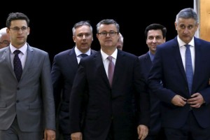Orešković, Karamarko in Petrov drug ob drugem na seji hrvaške vlade