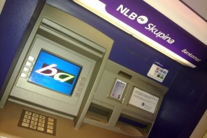 Prijeli Bolgara, ki je na Gorenjskem na bankomatih kradel podatke bančnih kartic