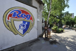 Zamaskiranci v črnem pretepli uporabnike Roga, policija prijela šesterico