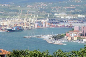 Prva nadzornica Luke Koper napadla ministra Gašperšiča in šefa SDH Jazbeca