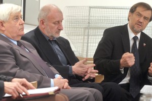 Peterletov nož v hrbet osamosvojitvi, zaradi ovadbe Kučana odstopil kot član predsedstva VSO