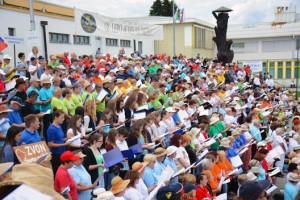 V Šentvidu pri Stični bo danes zapelo več kot sto pevskih zborov