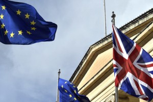 Evropski poslanec iz Litve stavi milijon evrov, da do brexita ne bo prišlo