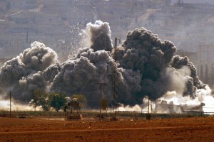 V bombardiranju prestolnice Islamske države Rake ubitih 25 civilistov
