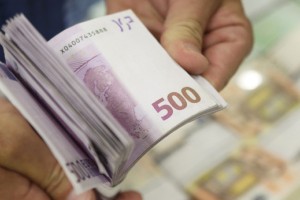 Pri premierjih in ministrih so si izplačali 220.000 evrov dodatka za stalno pripravljenost