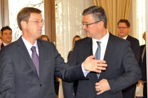 Orešković se je pri Cerarju pozanimal, kako ustanoviti stranko