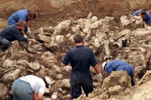 Nizozemske modre čelade tožijo državo, ker jih je poslala na nemogočo misijo v Srebrenico