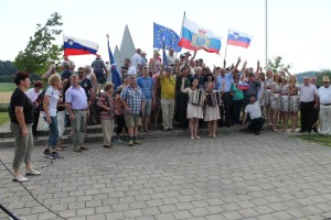 FOTO: Pohod ob 25. obletnici zmage v Krakovskem gozdu