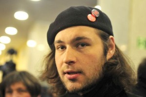 Miha Kordiš, mali Che Guevara ZL, z vilami in linčem grozi premierju Cerarju