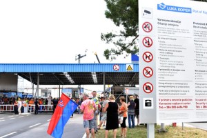 Delavci prekinili blokado Luke Koper