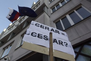 Mladi forum nedolžno odgovarja Cerarju: Želimo le, da zamenjaš slabe sodelavce