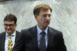 Cerar razkačen, ker je podmladek SD podprl proteste delavcev Luke Koper