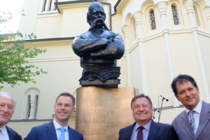 Janković odkril spomenik Vuku Karadžiću, konec meseca ga bo postavil še Rusom