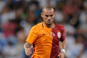 Sneijder mora plačati 2,3 milijona evrov kazni zaradi 11 rumenih kartonov